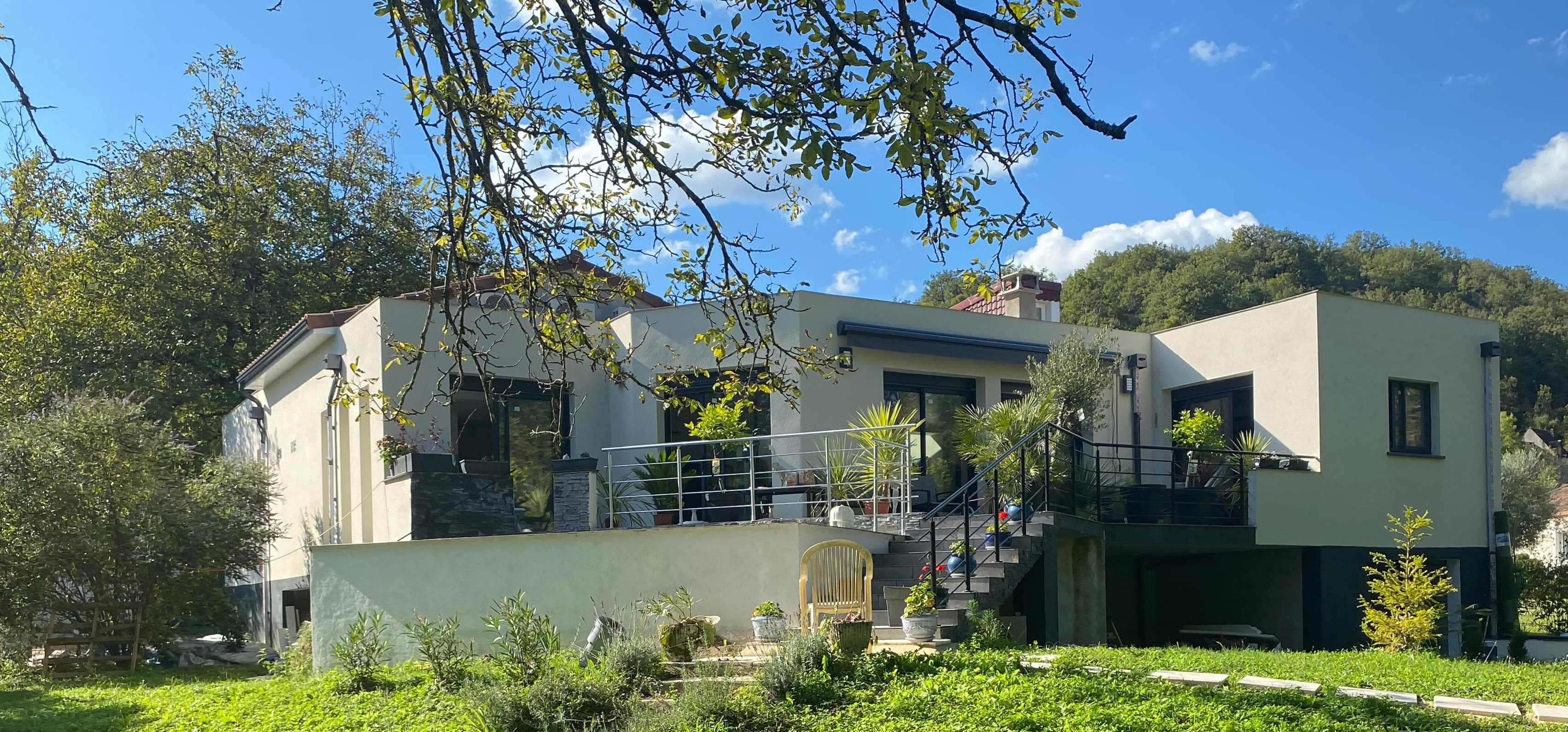 Entre ombre et lumière, une symphonie architecturale à Souillac