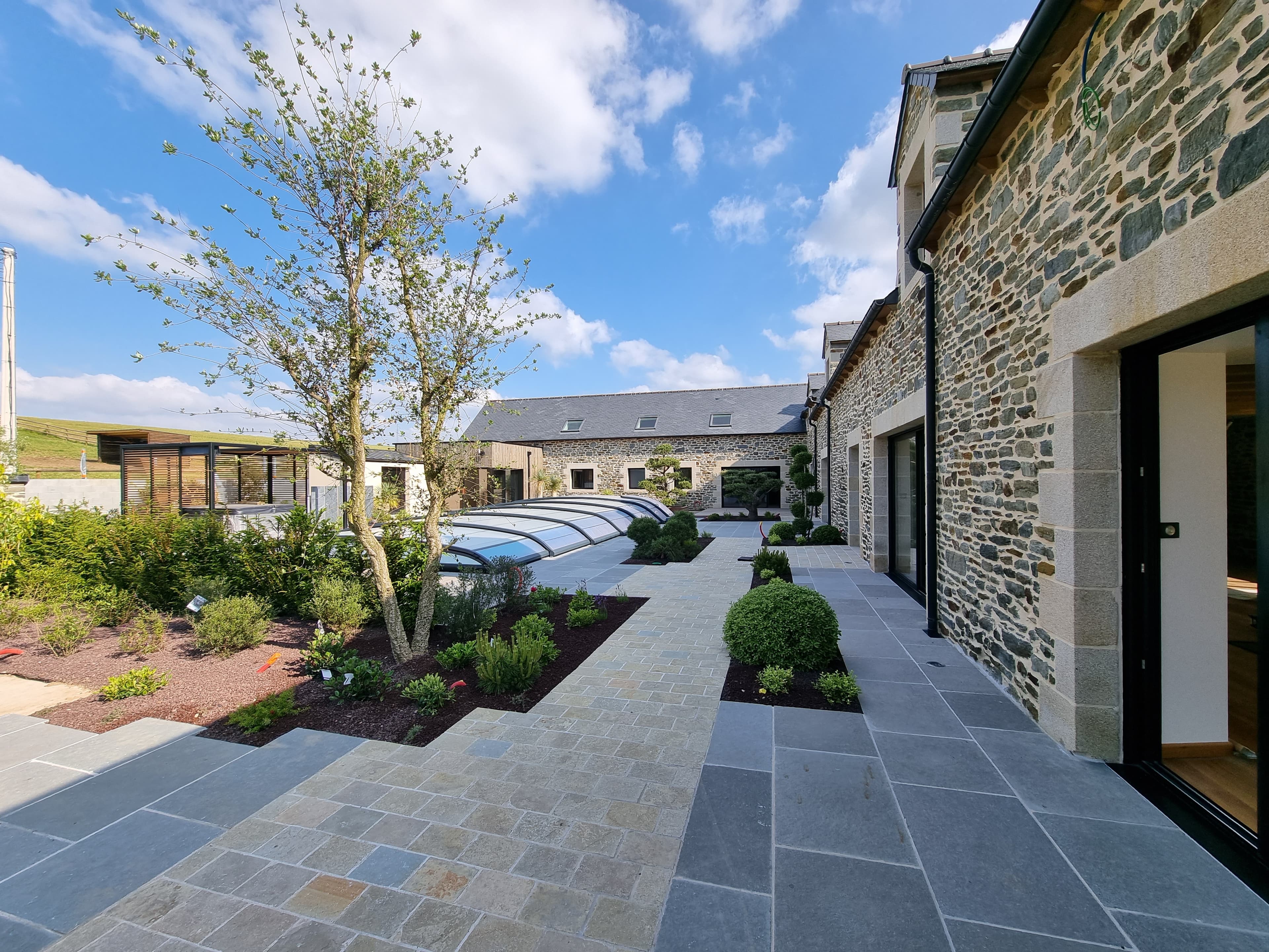 Longère réinventée dans la vallée du Lié